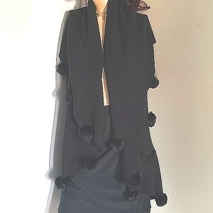 Vest w fur pompoms
